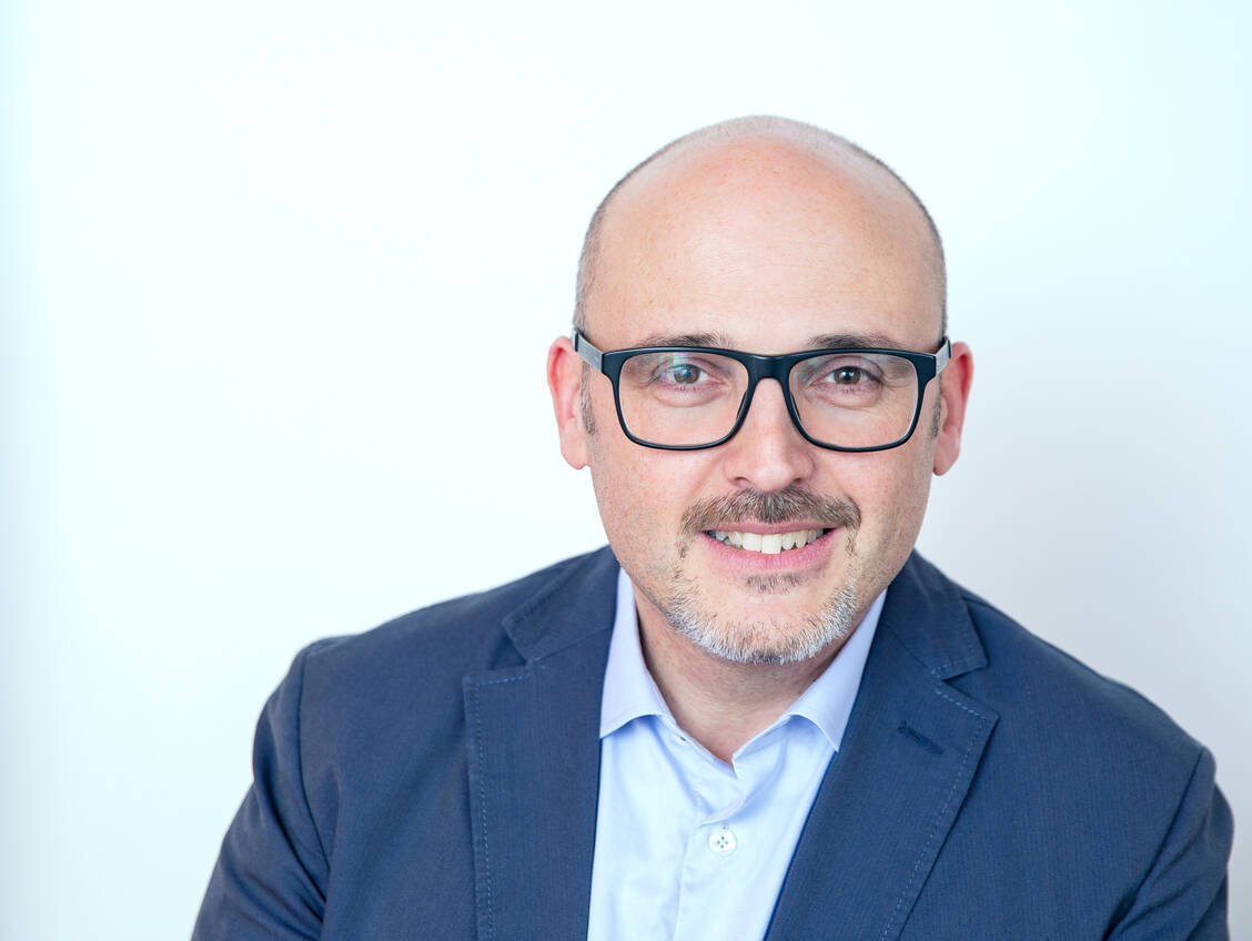 Peter Glück ist ausgebildeter Journalist beim Wort & Bild Verlag seit 2019 als Managing Editor Audio tätig.  Er verstärkt nun die Chefredaktion. / Foto: W&B/