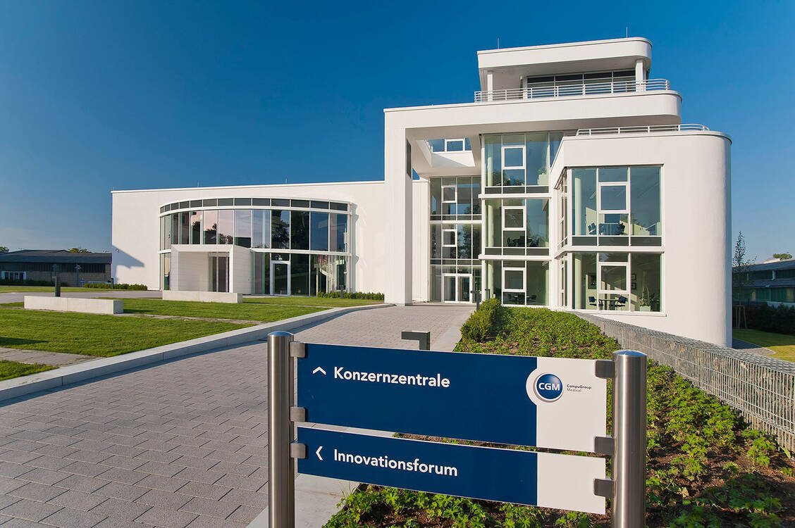 Betroffen von den Ausfällen waren auch Apotheken mit Software von CGM Lauer. Das Unternehmen reagierte und verschickte Hilfestellungen für den Neustart von Server und Workstation. / Foto: CGM