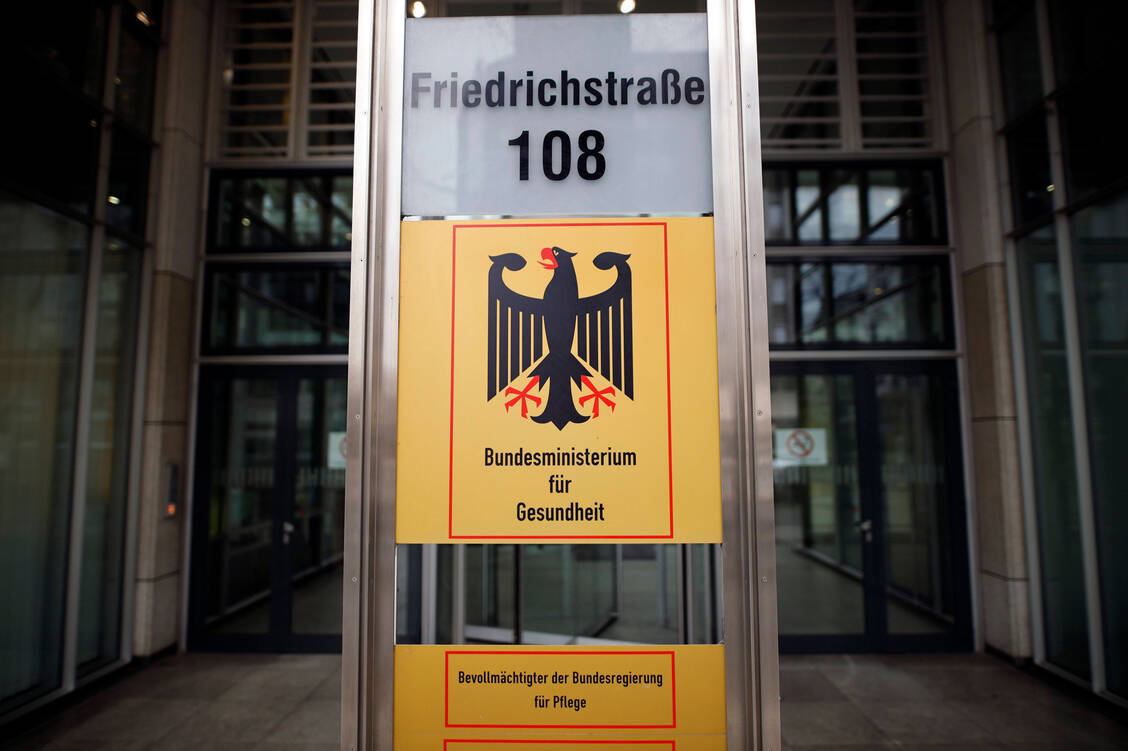 Das Bundesgesundheitsministerium will die vom Bundesrat vorgeschlagenen Änderungen im Bereich des Apothekenhonorars, der Importförderklausel und bei den Rabattverträgen nicht übernehmen. / Foto: Imago Images/Future Image