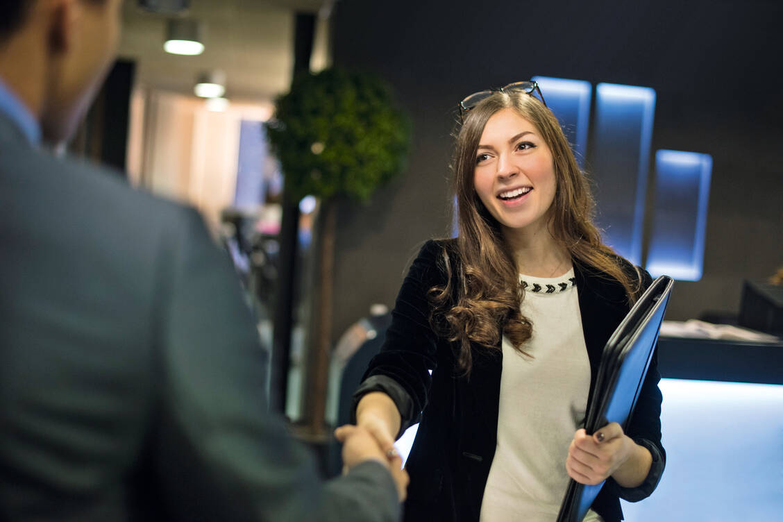 Auf der Messe gibt es Tipps zum Auftreten beim Bewerbungsgespräch. / Foto: istock/sturti