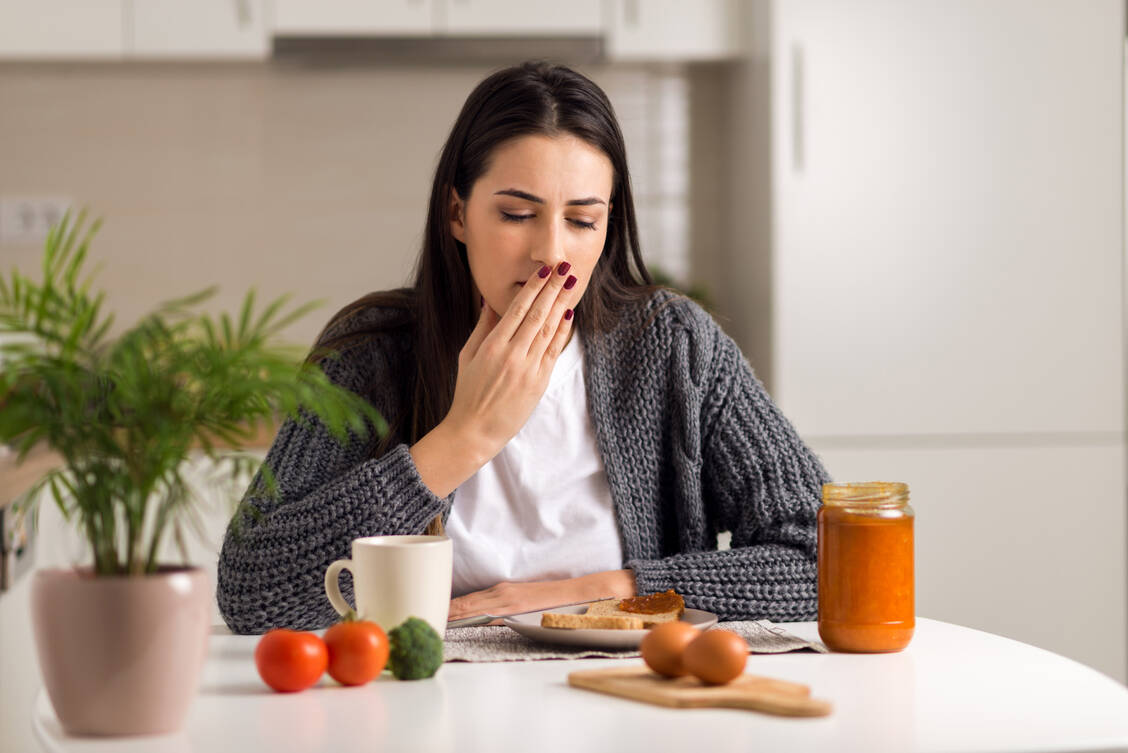 Übelkeit, Erbrechen oder Sodbrennen plagen viele Frauen in der Schwangerschaft. Nicht medikamentöse Maßnahmen lindern oftmals. / Foto: Adobe Stock/Goran
