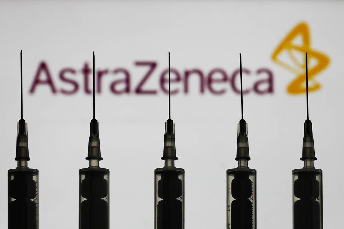Wie effektiv ist der Astra-Zenca-Impfstoff wirklich? Die Zulassungsdoskumente aus Großbritannien geben keine klare Antwort.  / Foto: picture alliance / NurPhoto