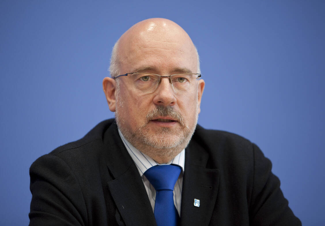 Dirk Heinrich, Vorstandsvorsitzender des Spifa, positioniert sich gegen Blutentnahmen in Apotheken.  / © Imago / photothek