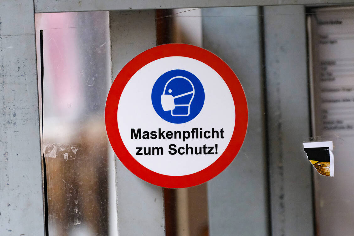 Viele Maßnahmen während der Pandemie waren umstritten. Es braucht eine Aufarbeitung und die Klärung der Frage, was notwendig war und was nicht. / Foto: Imago Images/Michael Gstettenbauer