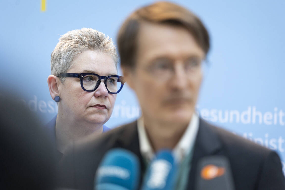 Christine Vogler ist Präsidentin des Deutschen Pflegerats und warnt vor den möglichen Folgen des Koalitionsbruchs.  / © IMAGO/photothek