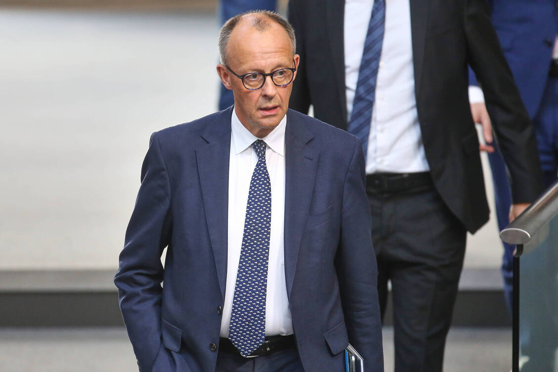 Bundeskanzler Friedrich Merz am 14. Mai 2025 bei der dritten Sitzung des neuen Deutschen Bundestages. / © IMAGO/dts Nachrichtenagentur