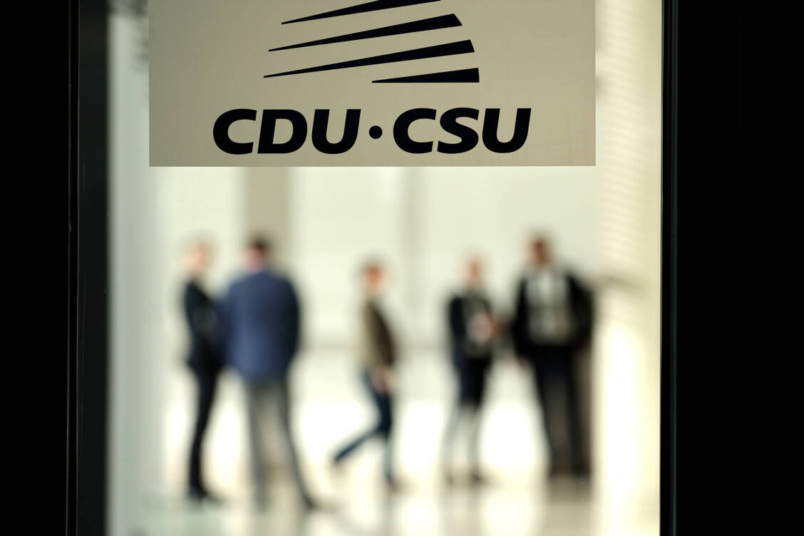Als letzte Fraktion im Bundestag hat die Union ihr Personal für die Ausschüsse bekannt gegeben. / © IMAGO/Jens Schicke