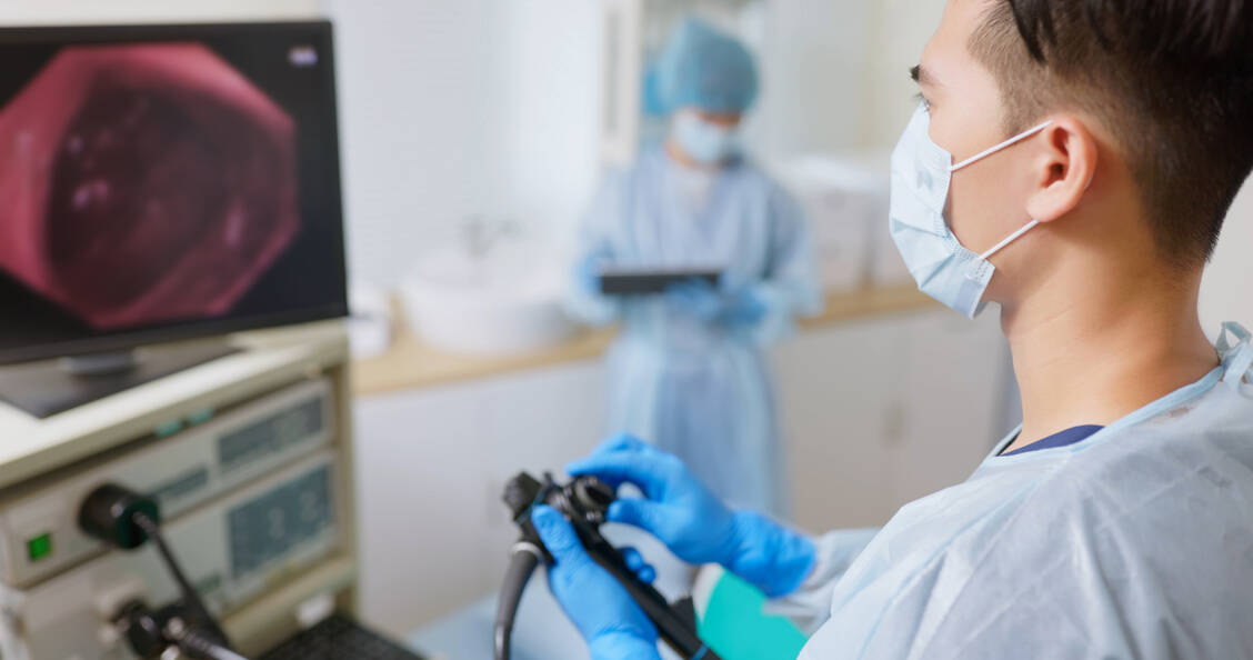 Bei einer Darmspiegelung werden Darmtumoren und Vorstufen entdeckt und bestenfalls auch entfernt.  / © Getty Images/Pony Wang