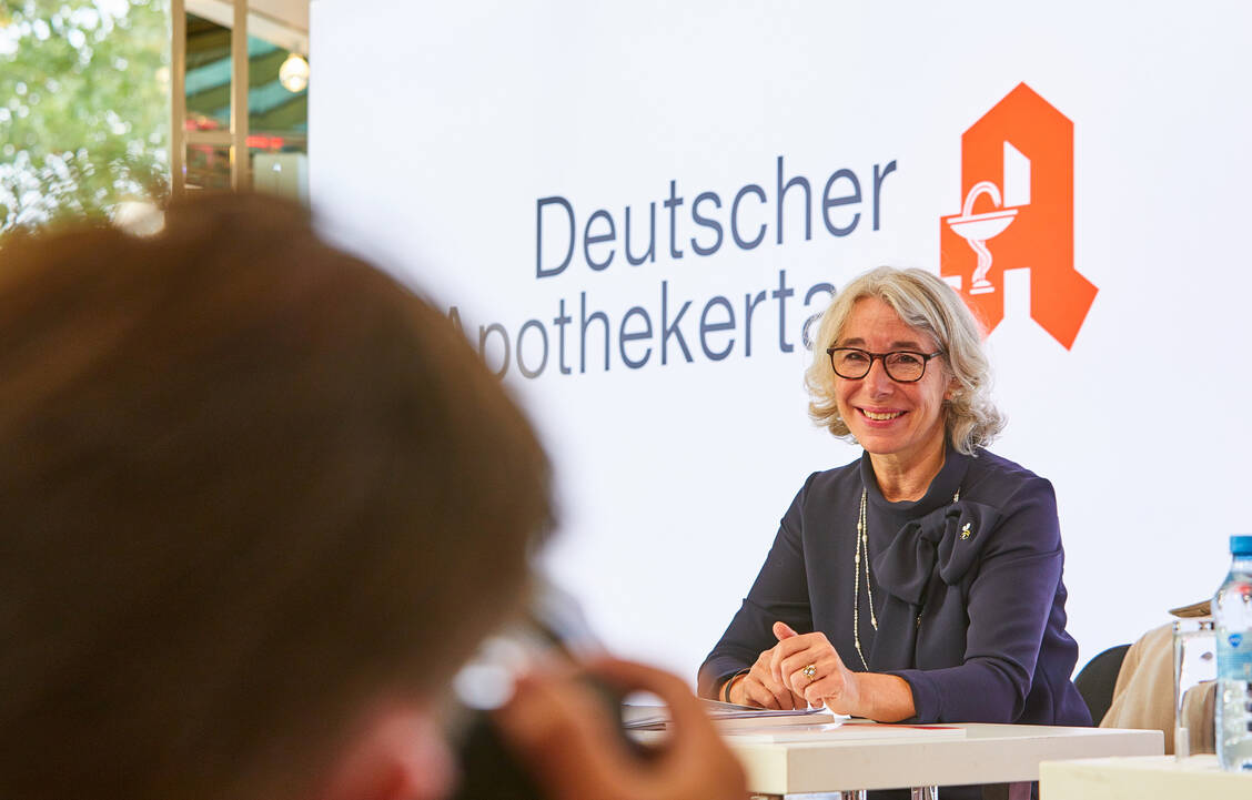 Die ABDA-Präsidentin Gabriele Regina Overwiening will sich dafür einsetzen, dass die Apotheken in der Fläche Impfungen verabreichen dürfen, um Impfquoten weiter zu erhöhen. / Foto: Erik Hinz