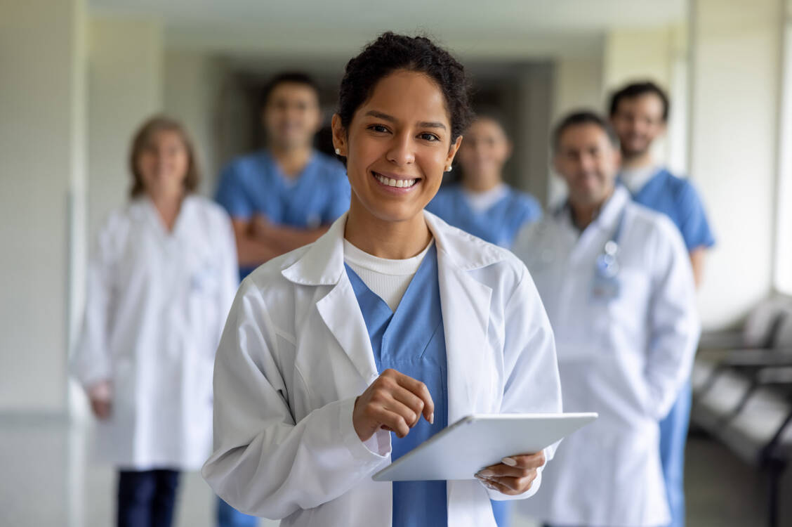 »Gemeinsam und digital – Krankenhausapotheken im Wandel« lautet das Motto des 49. ADKA-Jahreskongresses. / Foto: Getty ImagesHispanolistic
