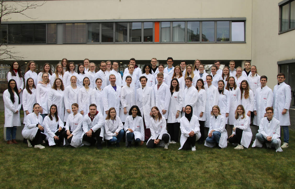 Rund um das Thema Geriatrie ging es beim 21. Pharmschool-Symposium in Münster. Das Abschlussemester stellte die Ergebnisse seiner Projekte vor. / Foto: Lennart Benen
