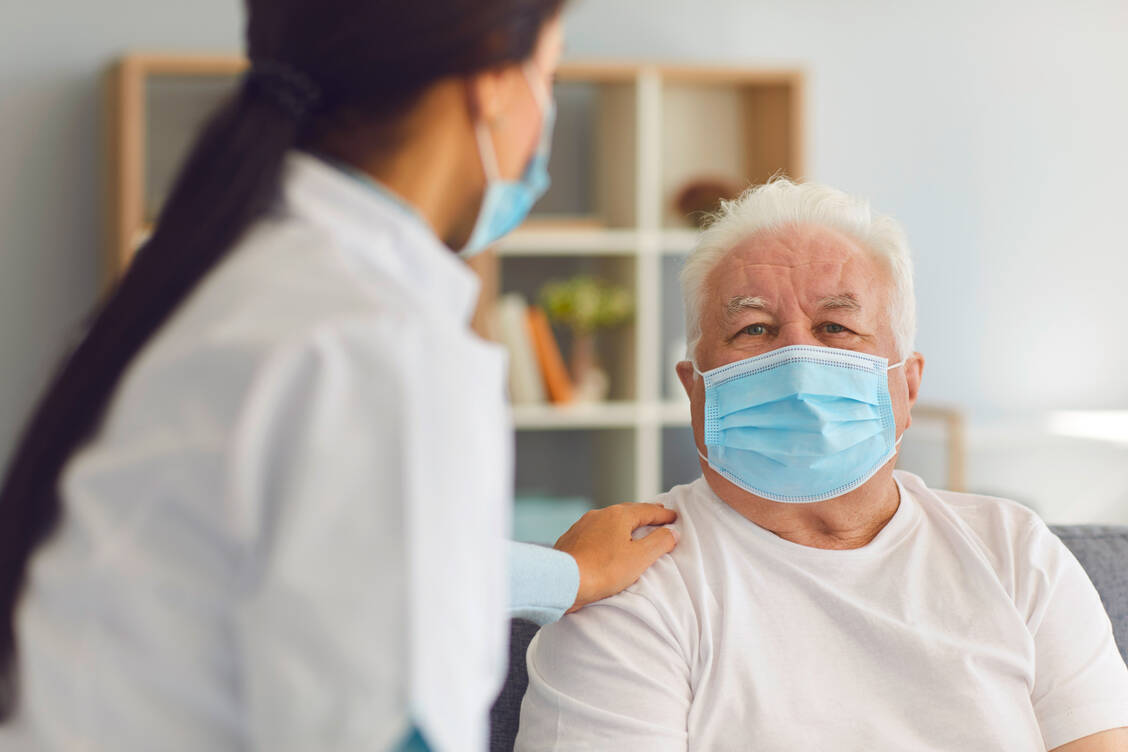 Wer aufgrund von einer Immundefizienz nachweislich keine geeignete Immunantwort nach einer Covid-19-Impfserie aufbaut, kann eine SARS-CoV-2-Präexpositionsprophylaxe erhalten.  / Foto: Adobe Stock/Studio Romantic