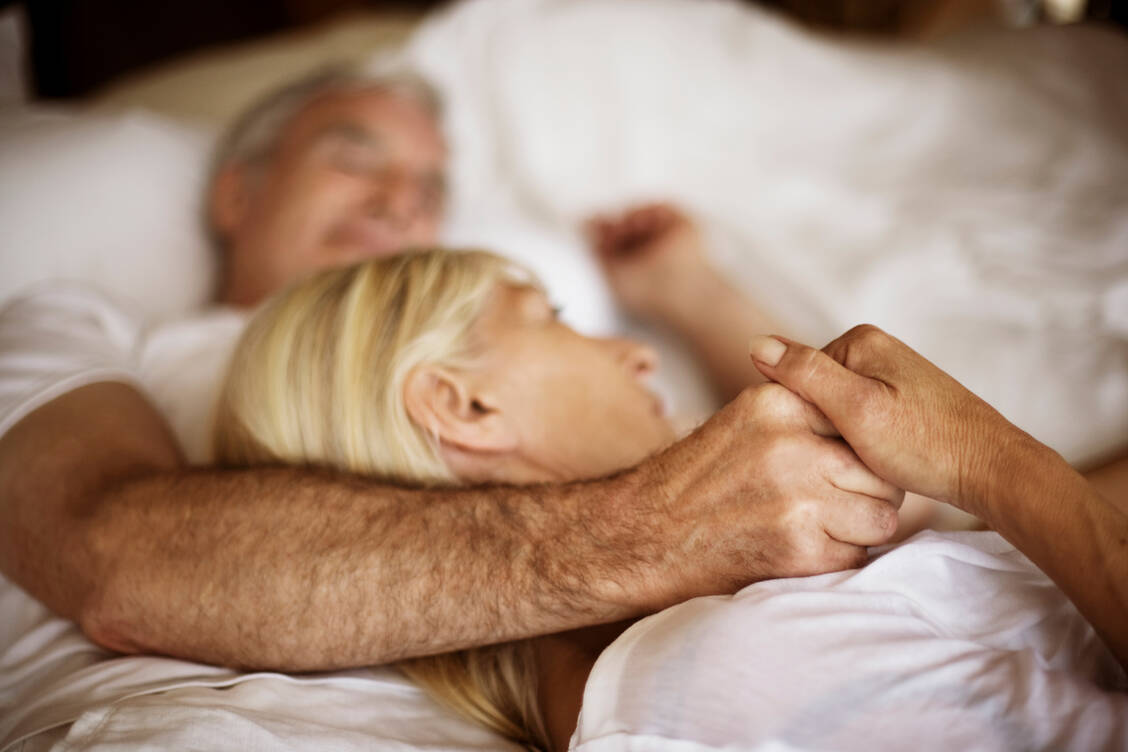 Testosteron steigert bei Mann und Frau die sexuelle Lust. Das allein ist aber keine Indikation für eine Hormon­substitution. / Foto: Getty Images/Thomas Tolstrup