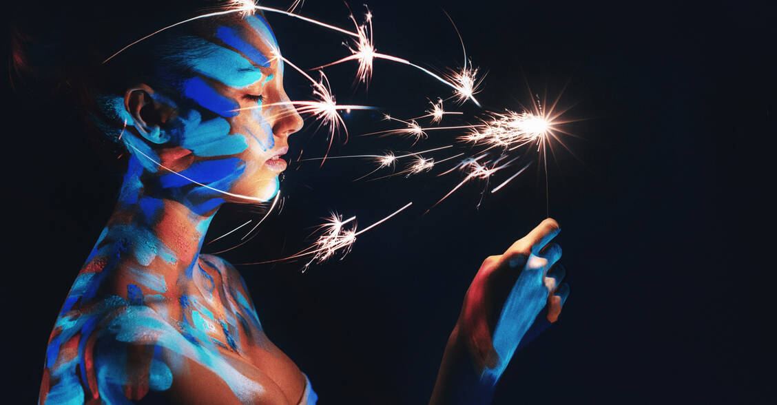 Augen zu beim Feuerwerk: Hier können so schwere Augenverletzungen passieren, dass Augenärzte über ein Verbot privater Feuerwerke nachdenken.  / Foto: Getty Images/Jane Khomi