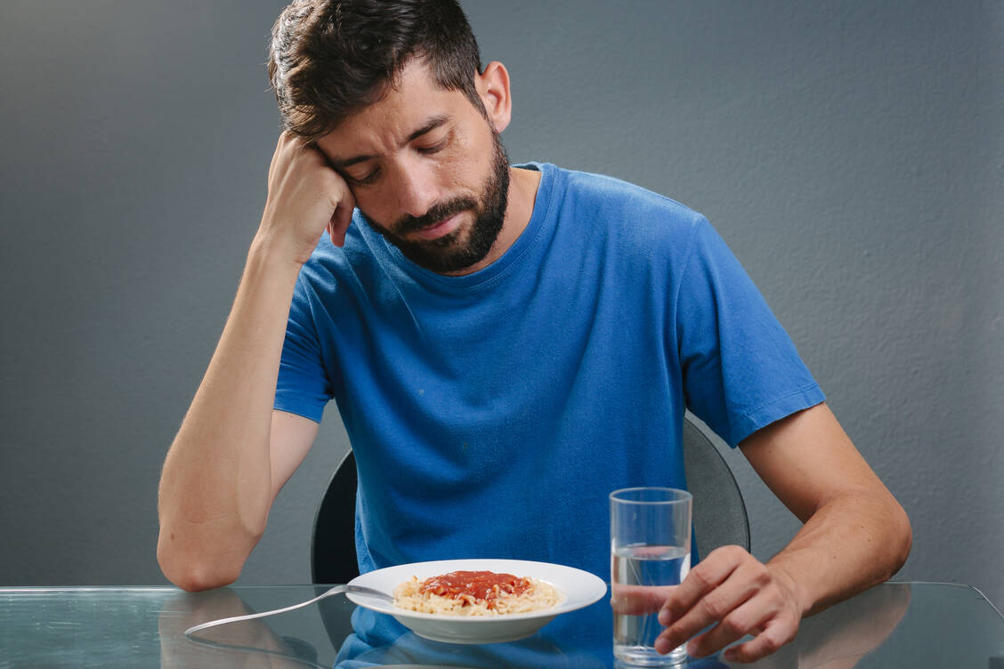 Kein Appetit: Mangelernährung ist nicht selten bei Patienten mit entzündlichen Darmerkrankungen. / Foto: Shutterstock/Kleber Cordeiro