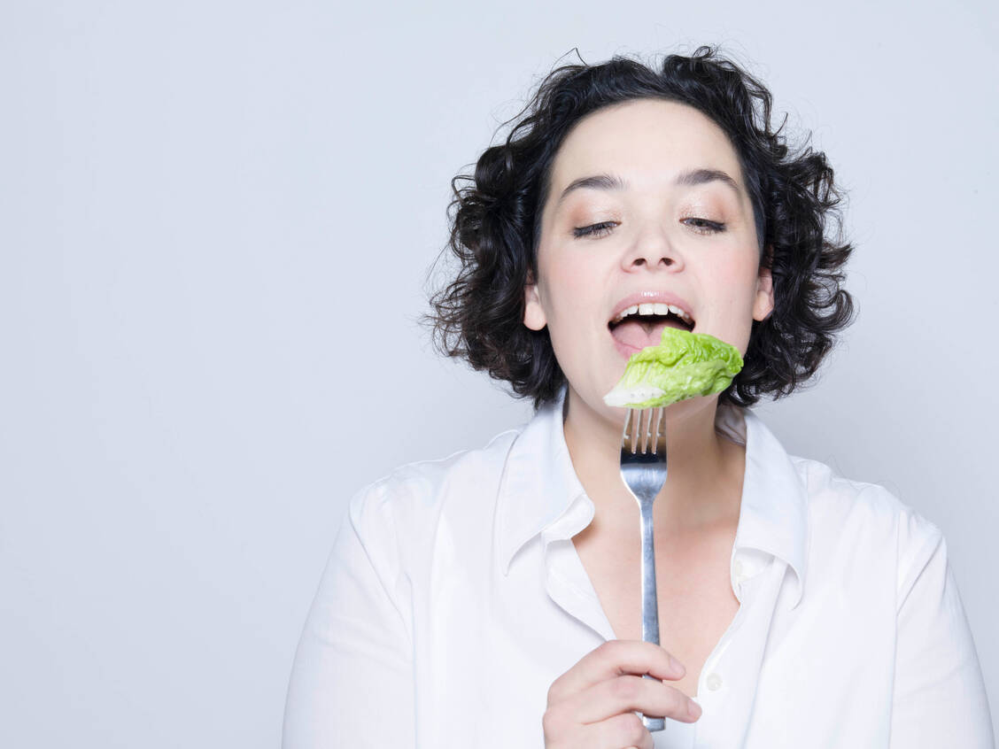 Für Menschen, die auf der Schwelle zum Typ-2-Diabetes stehen, könnte sich eine Low-Carb-Diät lohnen.  / Foto: Getty Images/MAIWOLF PHOTOGRAPHY