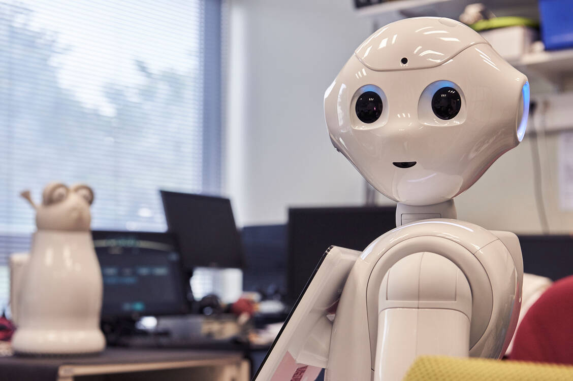 Der humanoide Roboter »Charly« ist zu Gast auf der Expopharm. / Foto: Your Photo Today