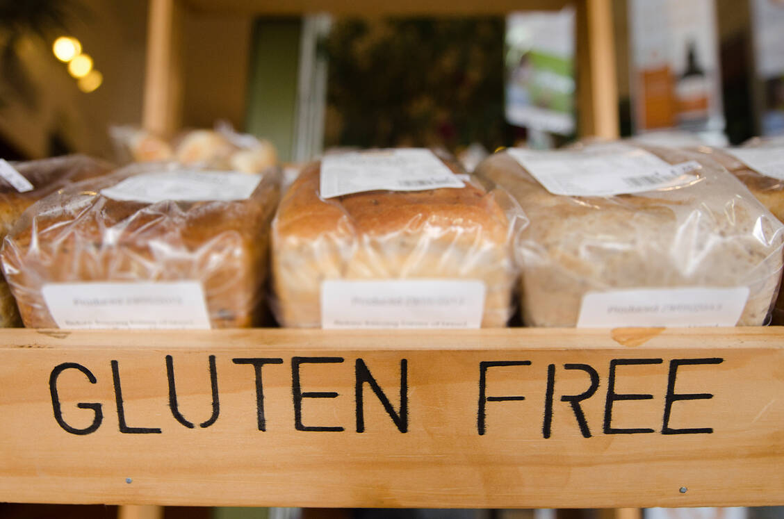 Bei einer nachgewiesenen Zöliakie müssen sich die Betroffenen lebenslang glutenfrei ernähren. / Foto: Shutterstock/ChameleonsEye