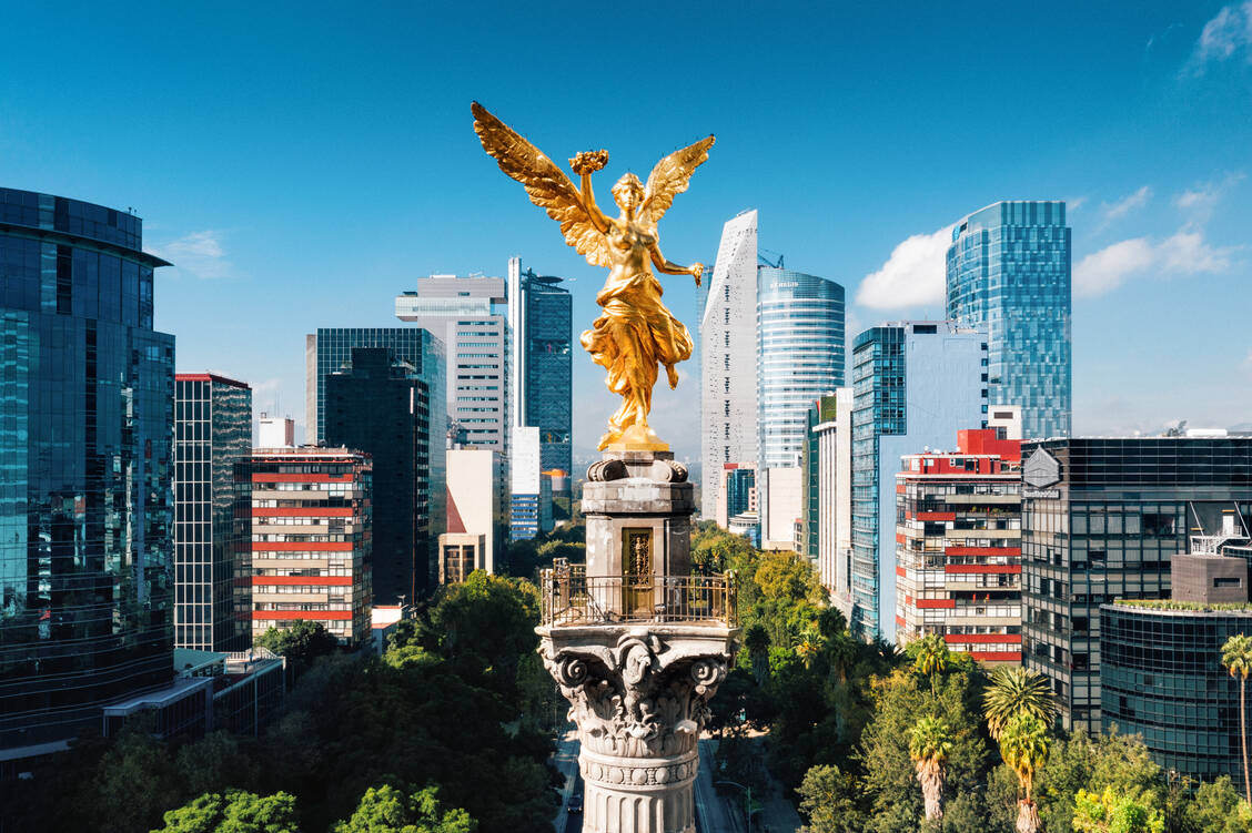 Wahrzeichen von Mexiko: Die Skulptur El Ángel in Mexiko City markiert die Hauptverkehrsader der Metropole. Während die Hauptstadt sehr modern anmutet,  ist das Gesundheitssystem Mexikos reformbedürftig. / Foto: Getty Images/
ferrantraite