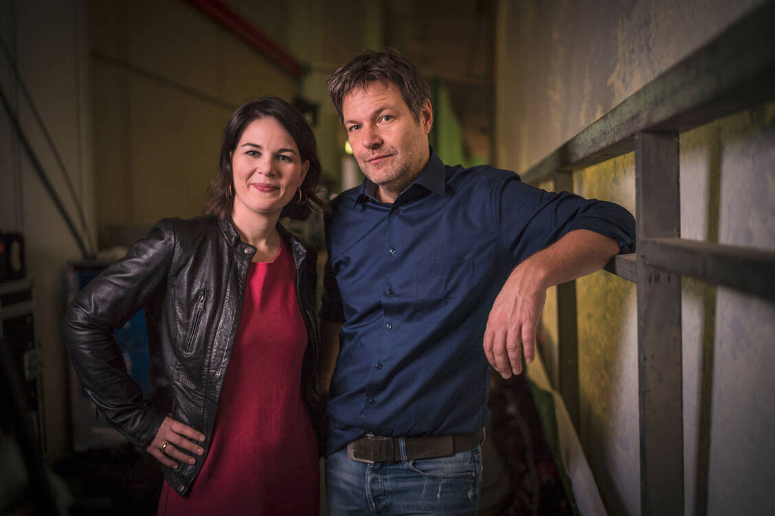 Die Grünen-Spitze, also Annalena Baerbock und Robert Habeck, hat sich in ihrem vorläufigen Grundsatzprogramm auch mit Gesundheitspolitik befasst. Bis November können ihre Parteikollegen noch ergänzen und nachbessern. / Foto: Bündnis 90/Die Grünen/Dominik Butzmann