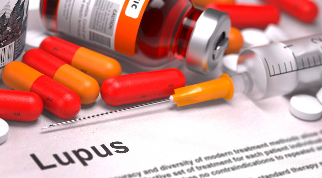 Beim systemischen Lupus erythematodes werden Immunzellen aktiviert und verschiedenen Autoantikörper gebildet, die körpereigene Strukturen angreifen. Beim schweren Verlauf von Covid-19 liegt laut Forschern der gleiche Pathomechanismus vor. / Foto: Adobe Stock/tashatuvango