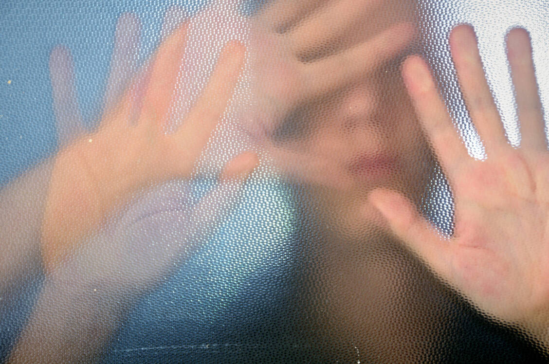 Komorbide Störungen wie Angst, Zwänge oder Depression können so sehr im Vordergrund stehen, dass sie die Borderline-Störung überdecken und die Diagnose erschweren. / Foto: Adobe Stock/sirylok
