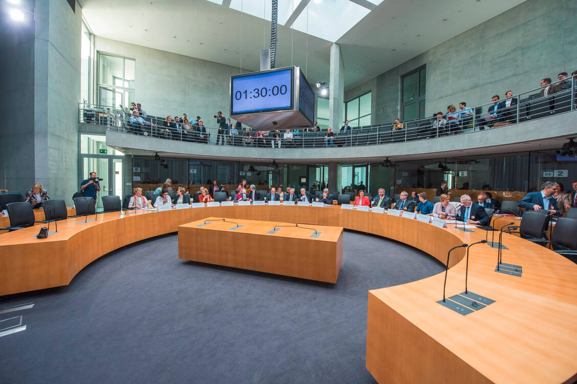 Im nächsten Gesundheitsausschuss des Bundestags wird es einige personelle Änderungen geben. / Foto: imago/Christian Ditsch