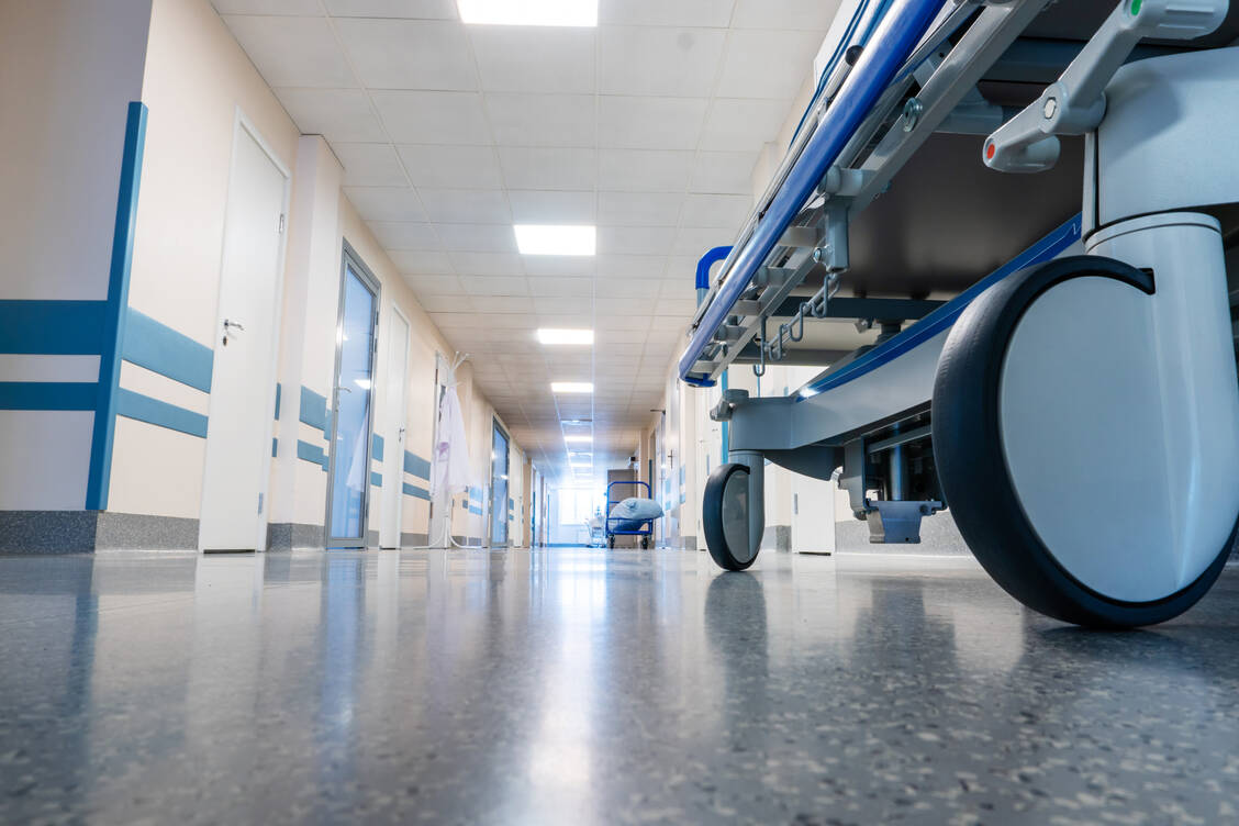 Die Reform soll die Krankenhauslandschaft auf eine alternde Gesellschaft vorbereiten.  / Foto: Getty Images/beerkoff