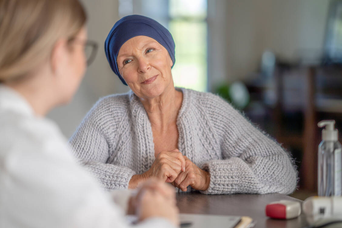 Viele Krebspatienten wenden ergänzende Behandlungen an, um den Körper zu unterstützen. Die Leitlinie Komplementärmedizin soll Ärzten und auch den Patienten evidenzbasierte Empfehlungen für anstehende Therapieentscheidungen geben. / Foto: Getty Images/FatCamera