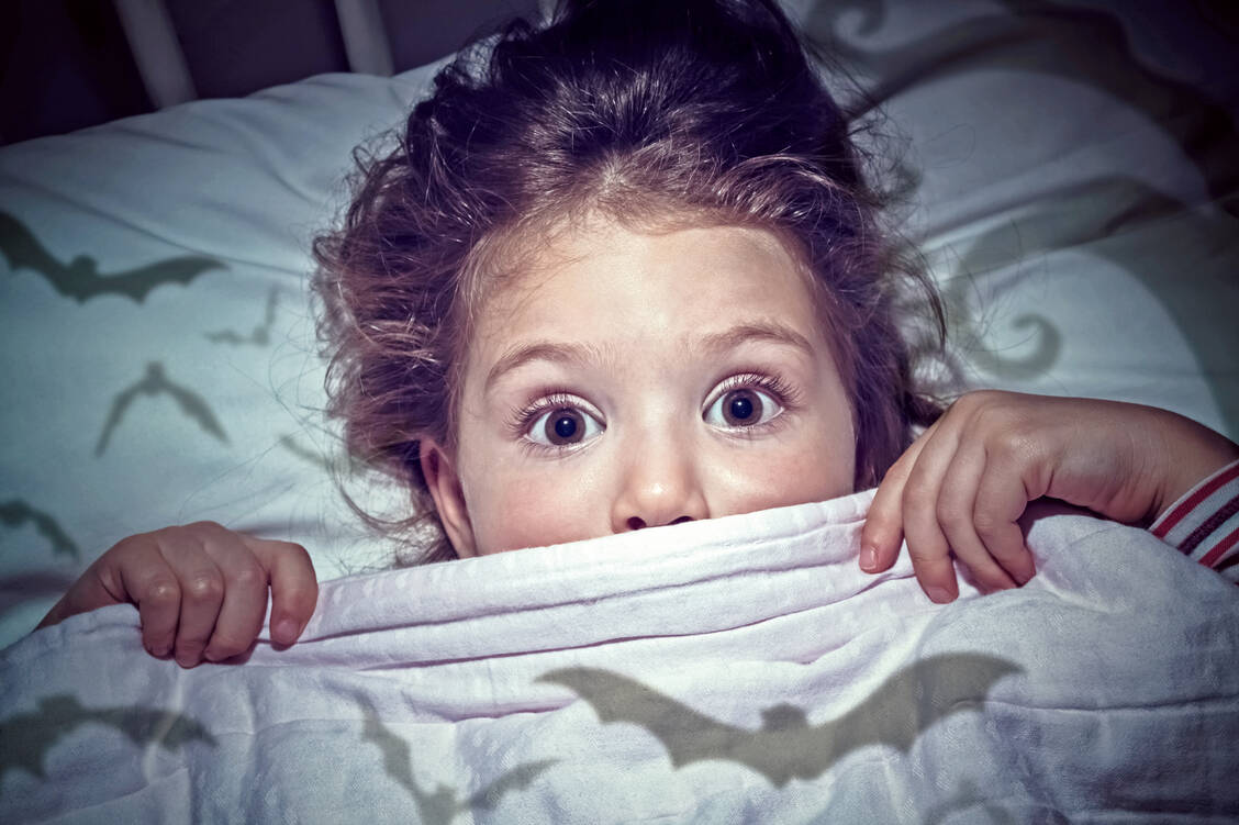Albträume und Nachtangst sind bei Kindern nicht ungewöhnlich. Bei einem ausgeprägten Pavor nocturnus ist jedoch eine Therapie indiziert. / Foto: Shutterstock/Morrowind