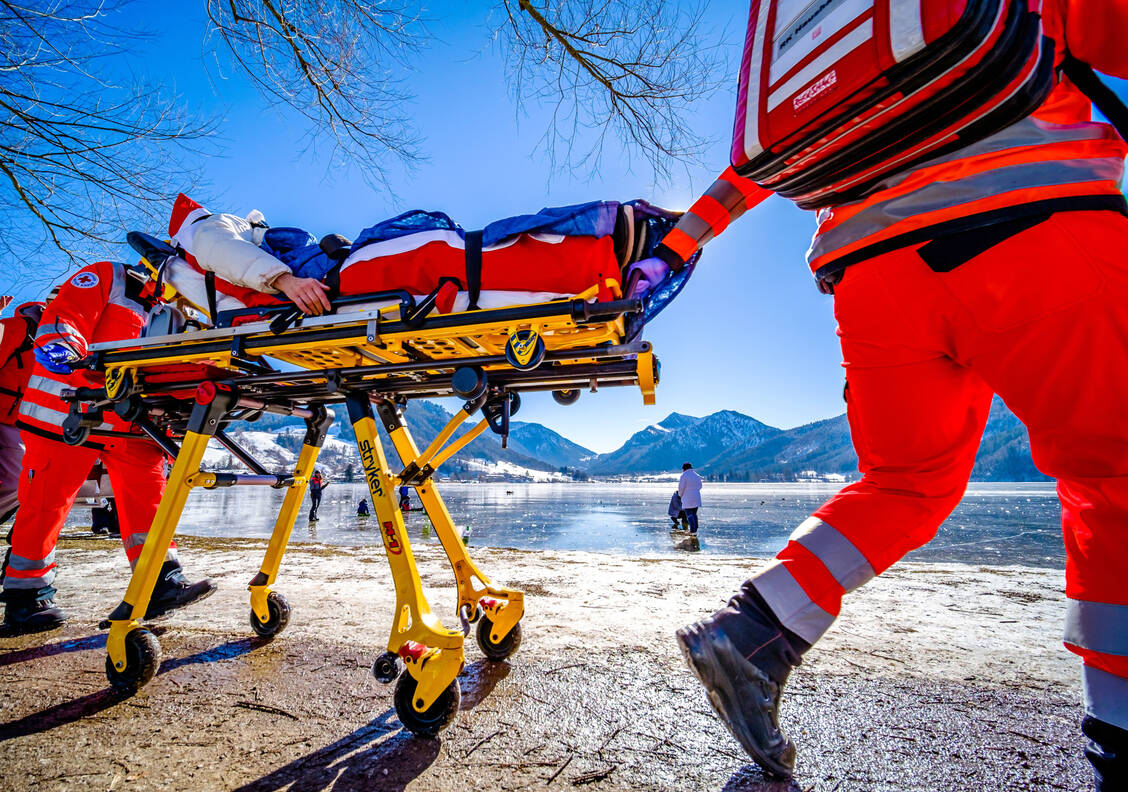 Rettungskräfte sollen sich bald stärker auf echte Notfälle konzentrieren können. / Foto: Adobe Stock/fottoo
