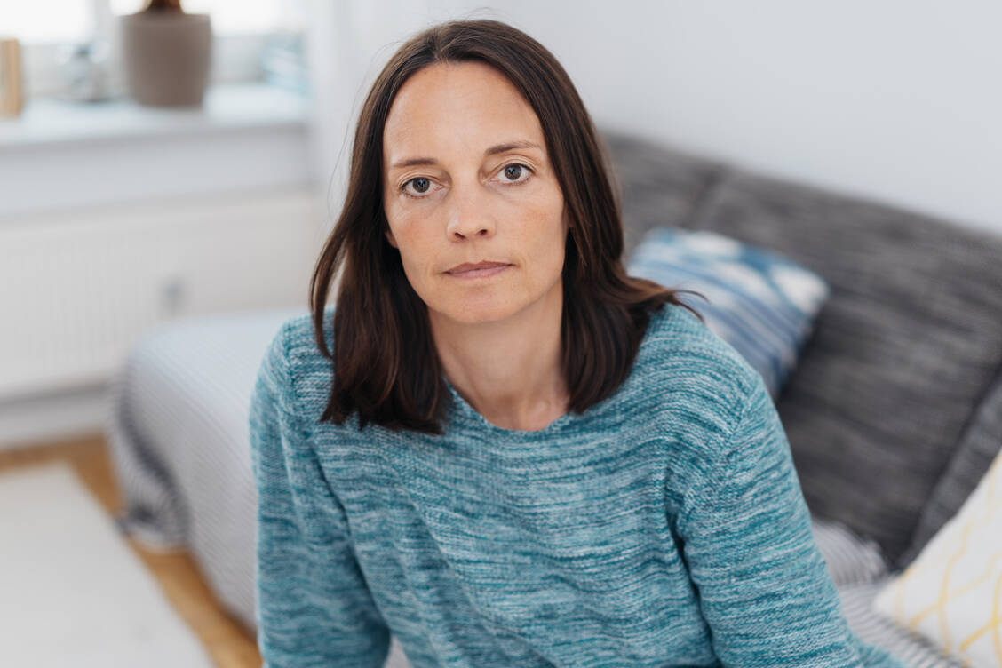Viele Long-Covid-Patienten fürchten, dass ihre Beschwerden durch eine Covid-19-Impfung zunehmen könnten. Die wenigen Studiendaten, die es dazu gibt, deuten aber eher auf das Gegenteil hin. / Foto: Adobe Stock/contrastwerkstatt