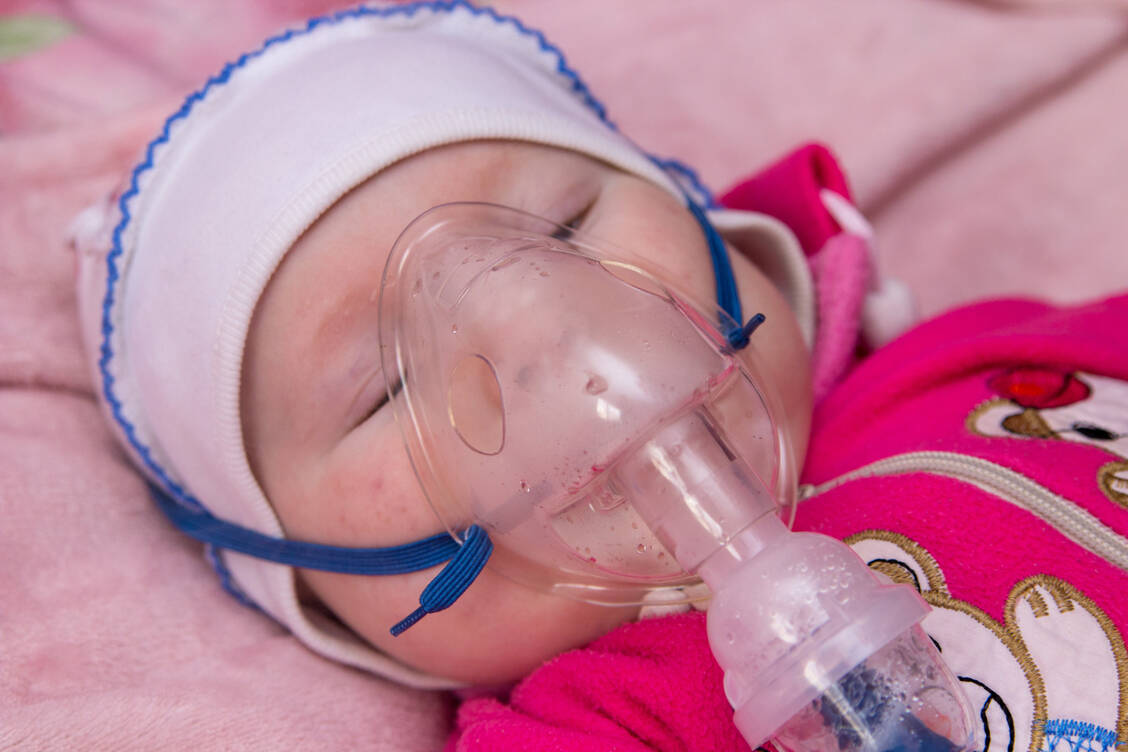Bei Frühgeborenen, Kindern mit schweren angeborenen Herzfehlern und anderen Ursachen für Abwehrschwäche ist das Risiko für schwere Krankheitsverläufe bei einer RSV-Infektion erhöht.  / Foto: Adobe Stock/bazyuk