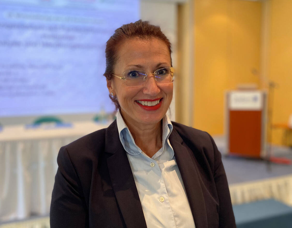 Marcella Jung hat 10 Tipps für Apothekeninhaber, wie sie neue Mitarbeiter finden können. Sie hält seit fast 20 Jahren Seminare für Pharmazeuten, unter anderem zu Management-, Führungs- und Marketingthemen. / Foto: LAV Sachsen-Anhalt