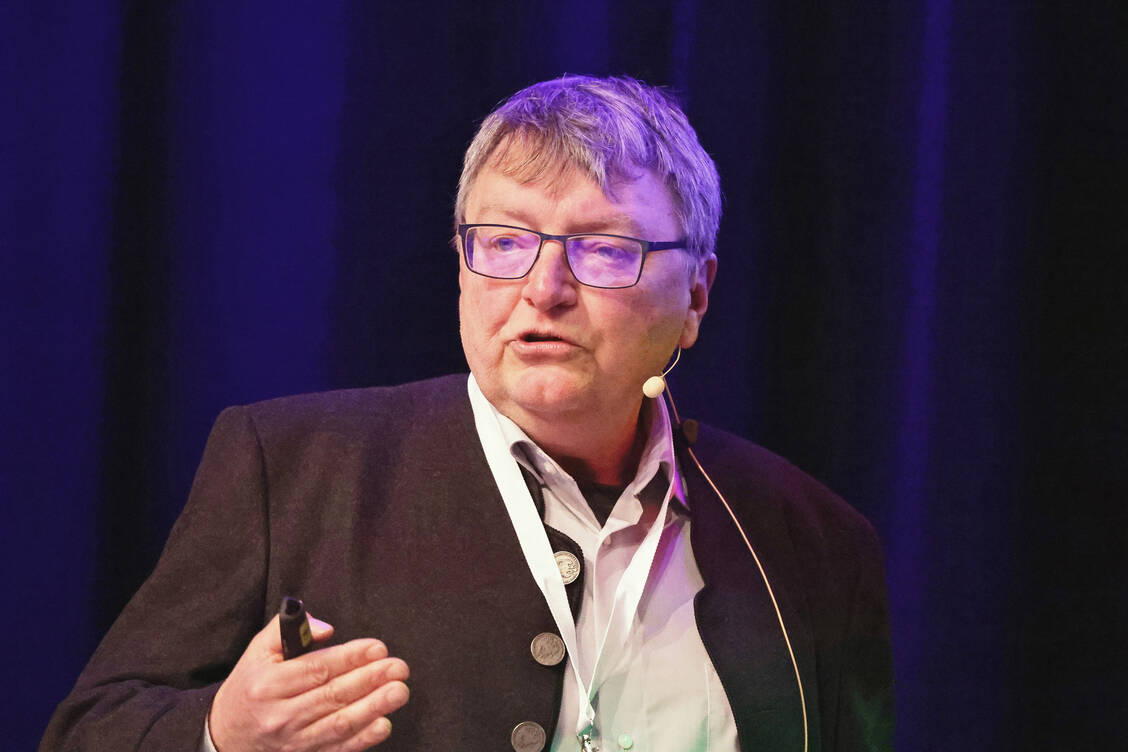 Beim Pharmacon in Schladming stellte Professor Dr. Hubert Preißl von der Universität Tübingen seine Forschungsergebnisse zur zentralen Insulinresistenz vor.  / Foto: PZ/Alois Müller