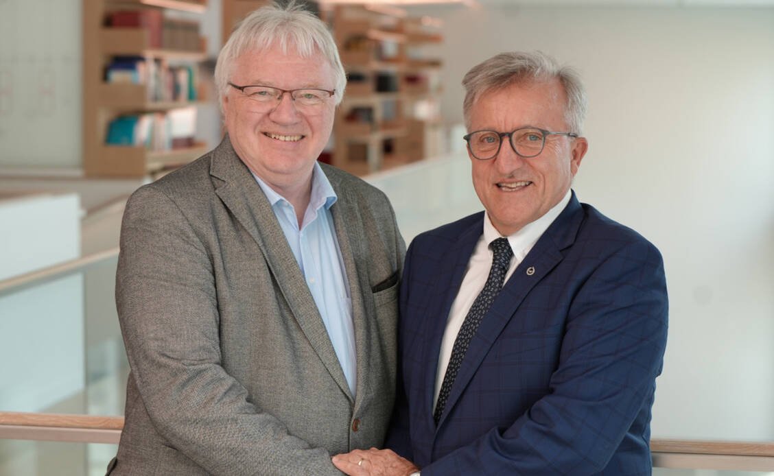 ABDA-Vizepräsident Matthias Arnold und FIP-Präsident Paul Sinclair (r.) wollen im Gespräch bleiben. / Foto: ABDA