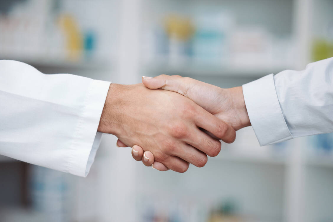 »Seite an Seite« steht die Zahnärzteschaft mit den Apotheken und kämpft gegen die »verfehlte Gesundheitspolitik des Bundesgesundheitsministeriums (BMG) und seines Gesundheitsministers«. / Foto: IMAGO/Zoonar