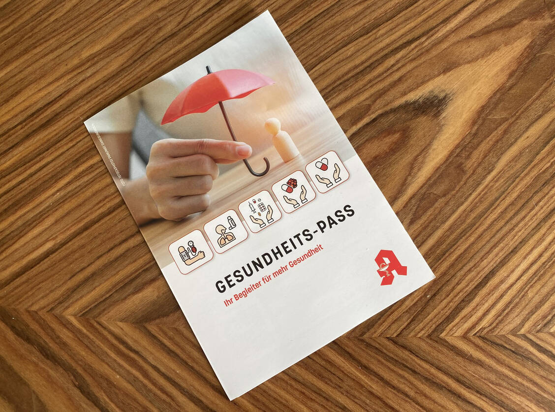 Der Gesundheitspass der Apothekerkammer Niedersachsen. / © PZ/ Alexandra Amanatidou