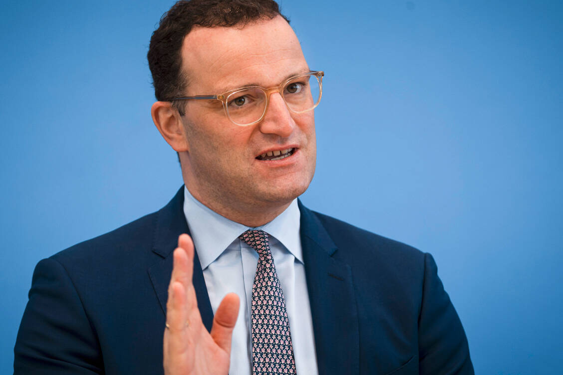 Über die genaue Vergütungshöhe für Testanbieter wie beispielsweise Apotheken möchte Spahn noch nachdenken. Allerdings könnte die Kürzung noch diese Woche erfolgen. / Foto: Imago Images/photothek