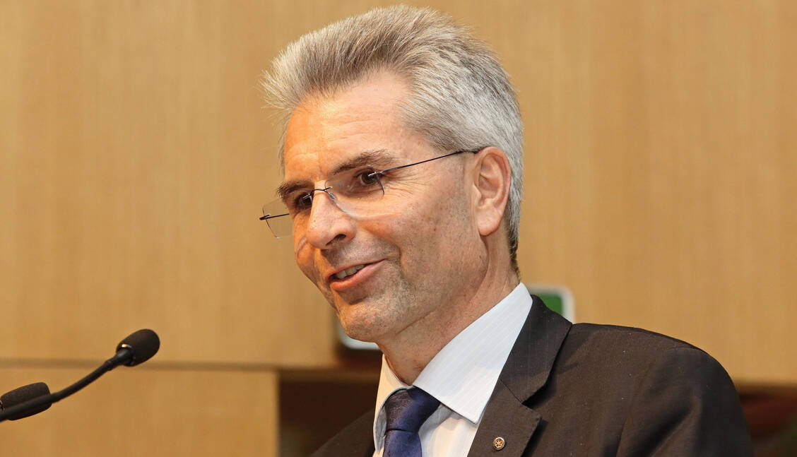 Deutlich höhere Kosten und weniger Einnahmen: Der Vorsitzende des Bayerischen Apothekerverbands, Dr. Hans-Peter Hubmann, rechnet in 2022 mit erheblichen Einbußen für die Apotheken.  / Foto: PZ/Alois Müller
