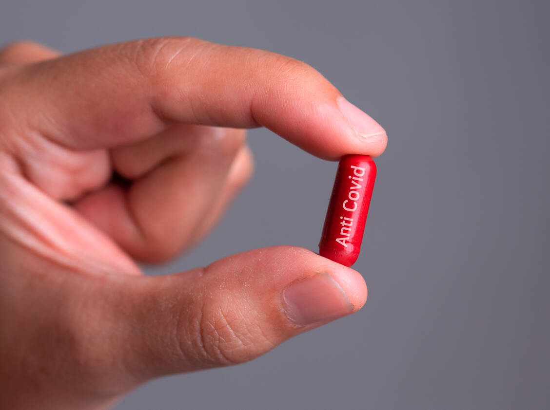 Mit einer Verordnung will der Gesetzgeber sicherstellen, dass Apotheken und Großhandel die Abgabe von Covid-19-Medikamenten abrechnen können. / Foto: Shutterstock/showcake