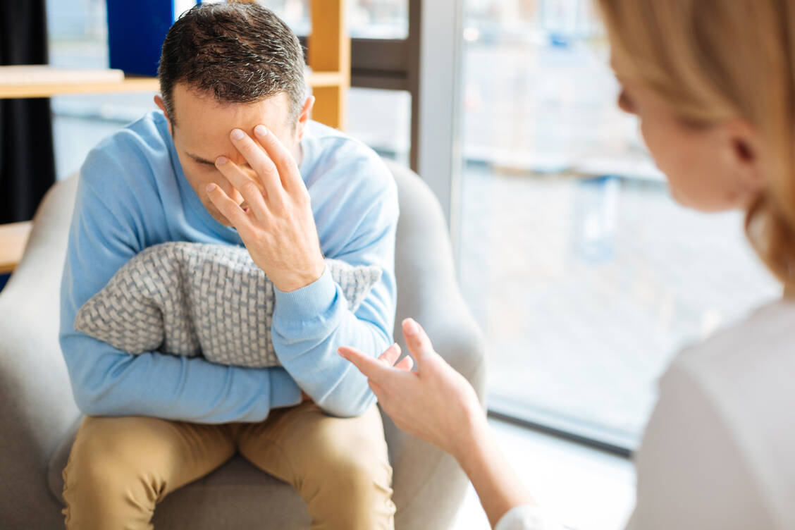 Bei einer posttraumatischen Belastungsstörung durchleben traumatisierte Menschen schlimme Erlebnisse immer wieder aufs Neue. / Foto: Adobe Stock/zinkevych