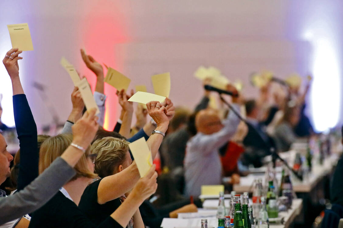 Diskussions- und Entscheidungsfreude ist gefragt. In diesem Jahr liegen den Delegierten des Deutschen Apothekertages etwa 60 Anträge zur Beratung vor. / Foto: PZ/Alois Müller