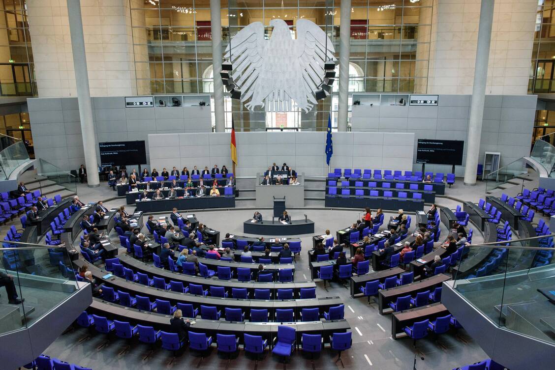 Kommende Woche soll der Bundestag das Gesetz für mehr Sicherheit in der Arzneimittelversorgung beschließen. Im Vorfeld hat die Große Koalition noch Änderungsbedarf beim Thema Importquote. / Foto: Imago / Christian Spicker