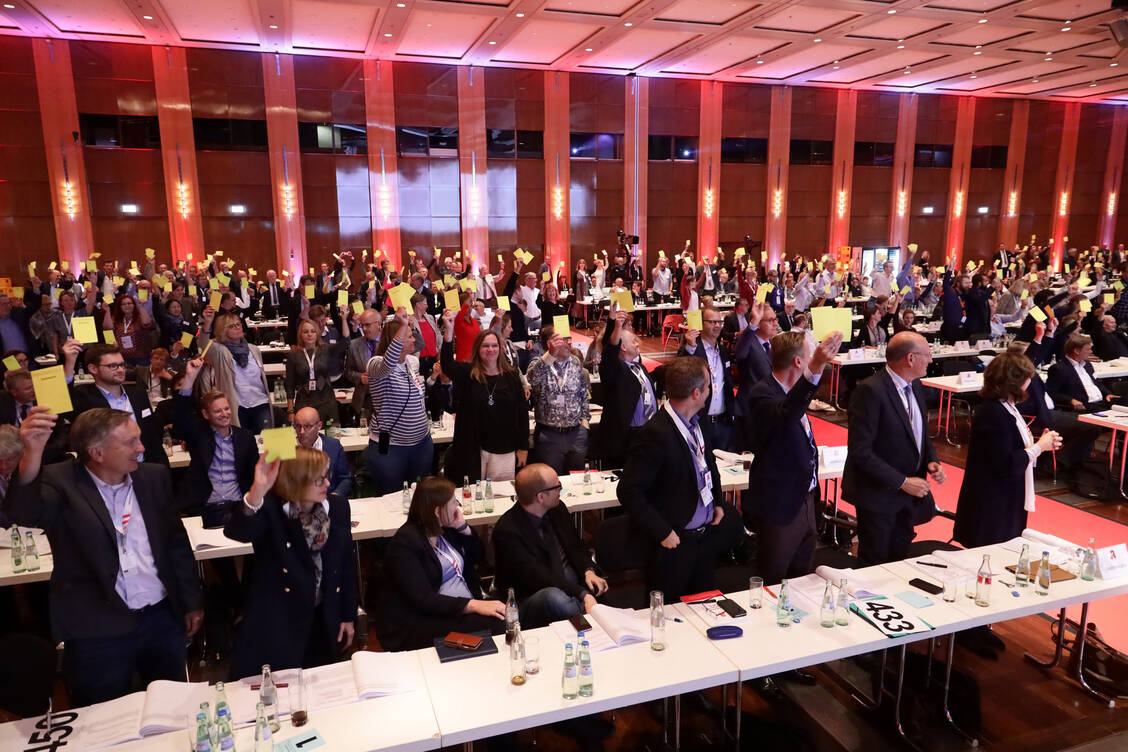 Volle Säle und persönliche Abstimmungen wie beim Deutschen Apothekertag (DAT) 2019 wird es dieses Jahr aufgrund der Coronavirus-Pandemie nicht geben. Der Apothekerverband Nordrhein möchte aber zumindest eine digitale Version des DAT abhalten. / Foto: PZ/Alois Müller