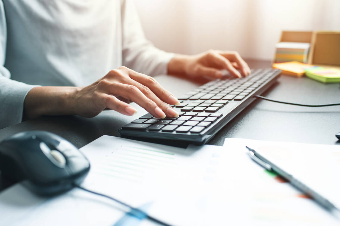 Auch der so wichtige Austausch mit den Kollegen war beim Online-ADKA-Kongress möglich. / Foto: Adobe Stock/sutlafk