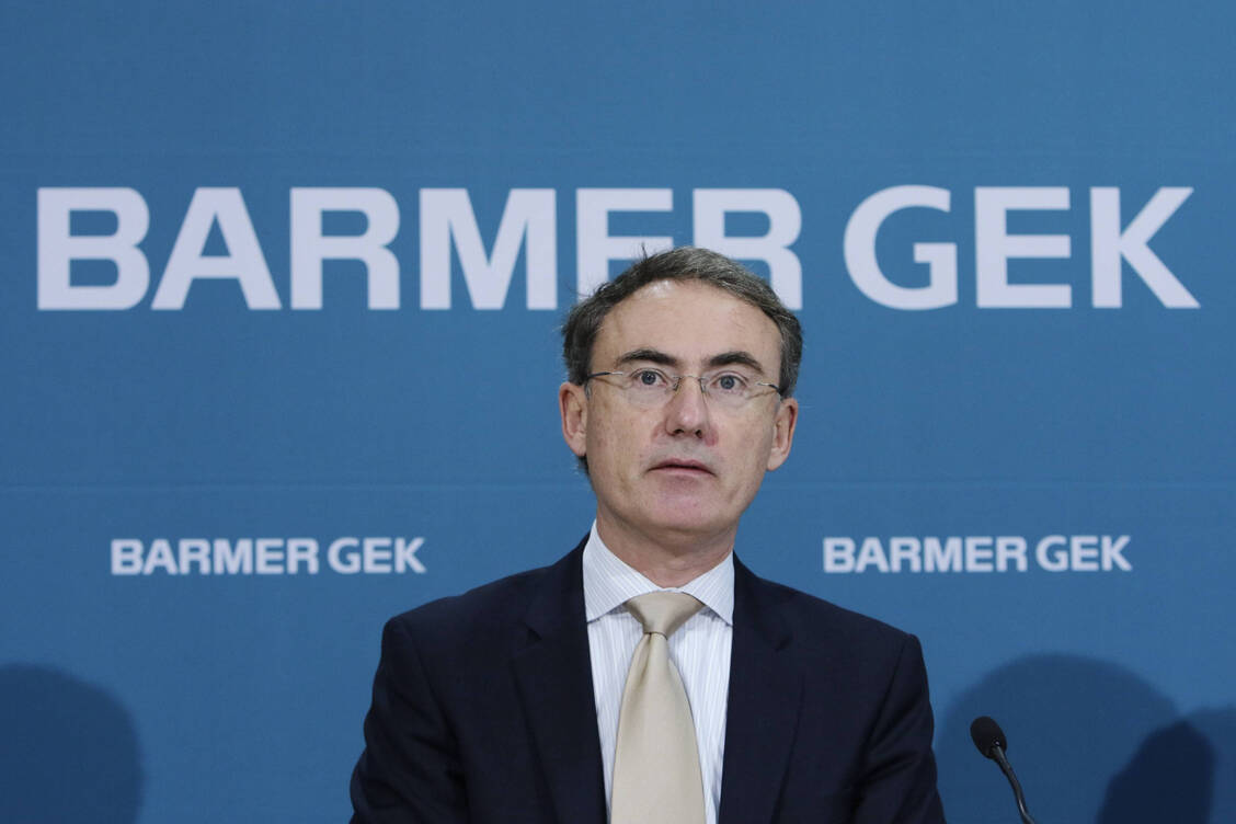 Barmer-Chef Christoph Straub hält die geplante Streichung mehrerer Ausgabenbremsen bei Kliniken, Praxen, Apotheken und Pharmabranche für angebracht.  / © Imago / Reiner Zensen