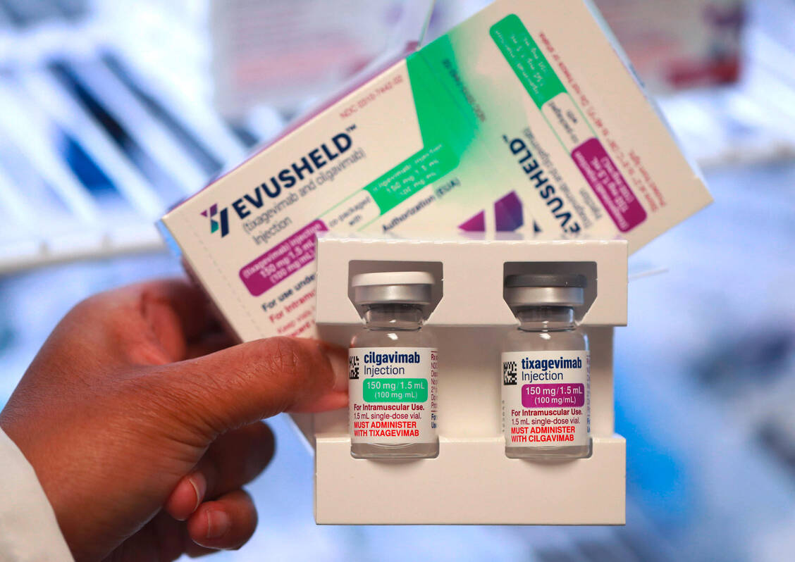 Jeder Evusheld-Umkarton enthält zwei Durchstechflaschen mit 150 mg Tixagevimab in 1,5 ml (100 mg/ml) und 150 mg Cilgavimab in 1,5 ml (100 mg/ml). / Foto: Imago Images/Zuma Wire