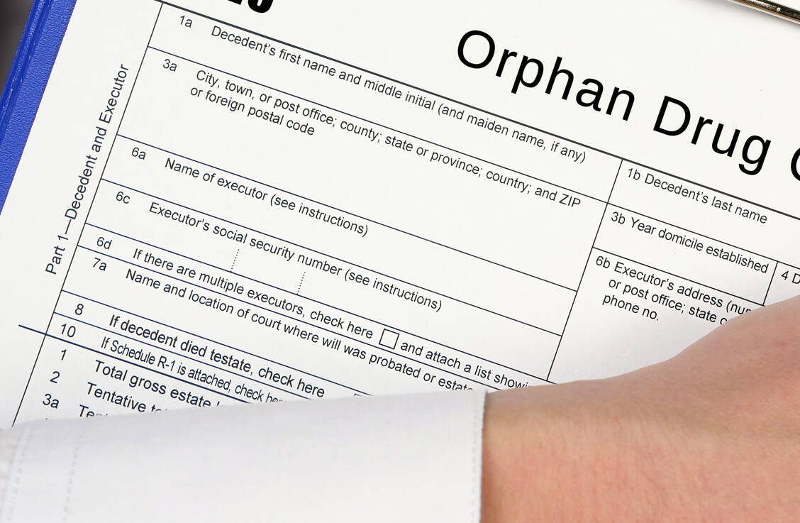 Die hereditäre Transthyretin-vermittelte Amyloidose zählt zu den seltenen Erkrankungen. Mit Vutrisiran gibt es ein neues Orphan Drug zur Behandlung. / Foto: Adobe Stock/Yurii Kibalnik
