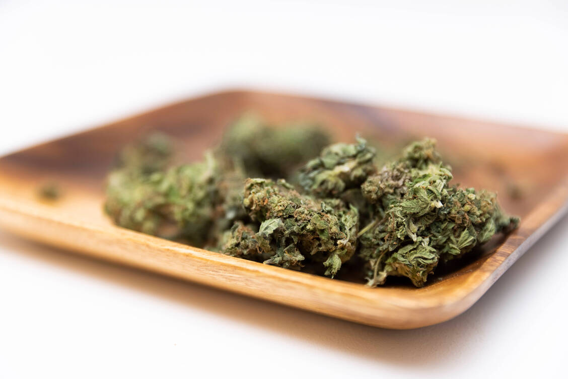 Bis zur geplanten Legalisierung von Cannabis zu Genusszwecken sind noch einige rechtliche Hürden zu nehmen. / Foto: Imago images/Andre Germar